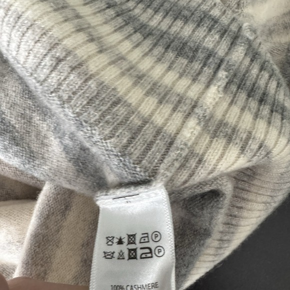 Max Studio 100% Cashmere Sweater Women XS 2-Ply Stripe Minimalist Coastal Preppy - Picture 3 of 7